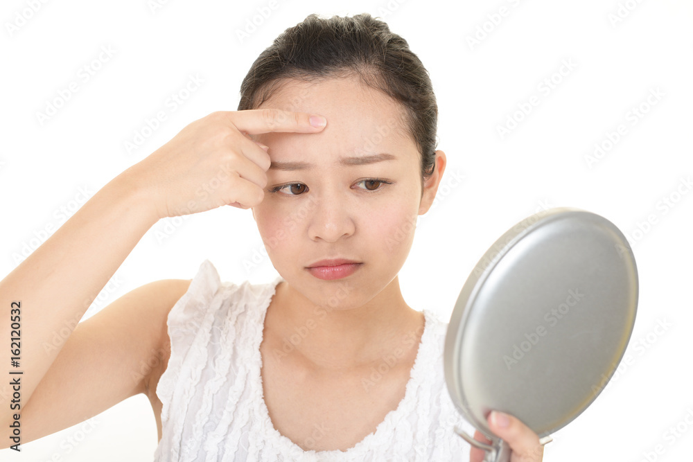 お肌が気になる女性 お肌が気になる女性
