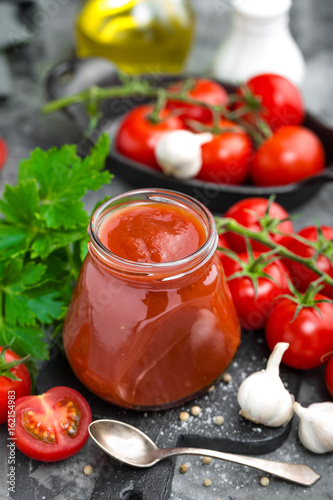 Tomato paste and fresh tomatoes, tomatos puree