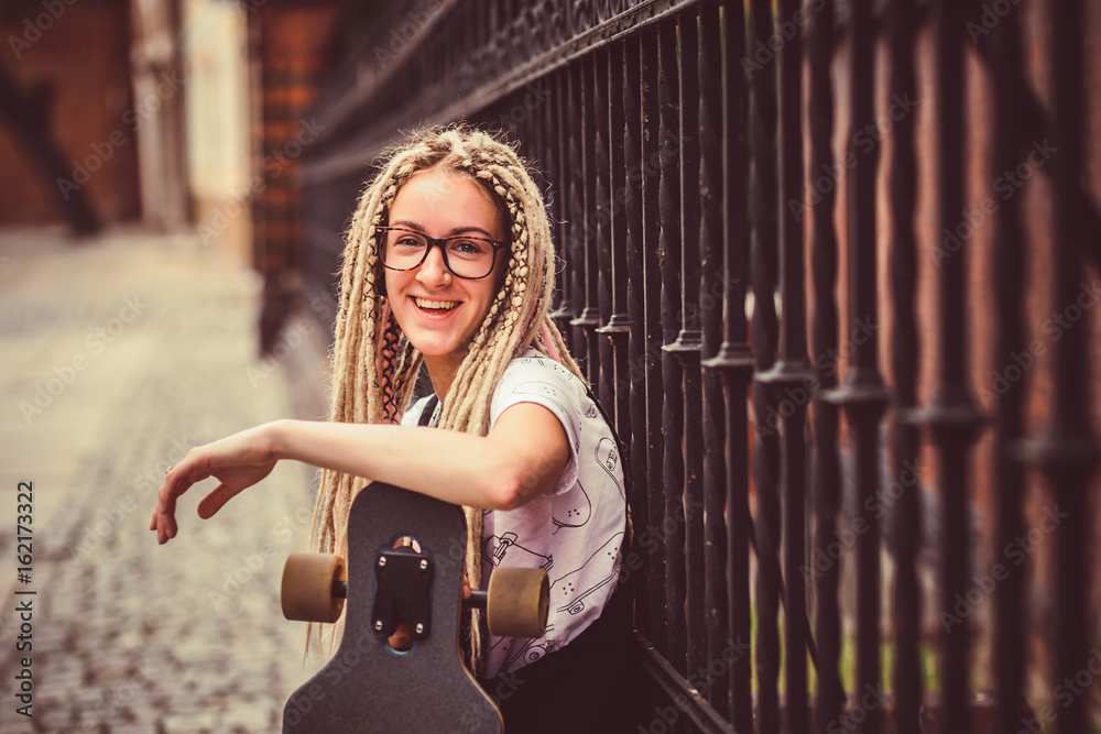 Obraz premium Young girl with dreadlocks