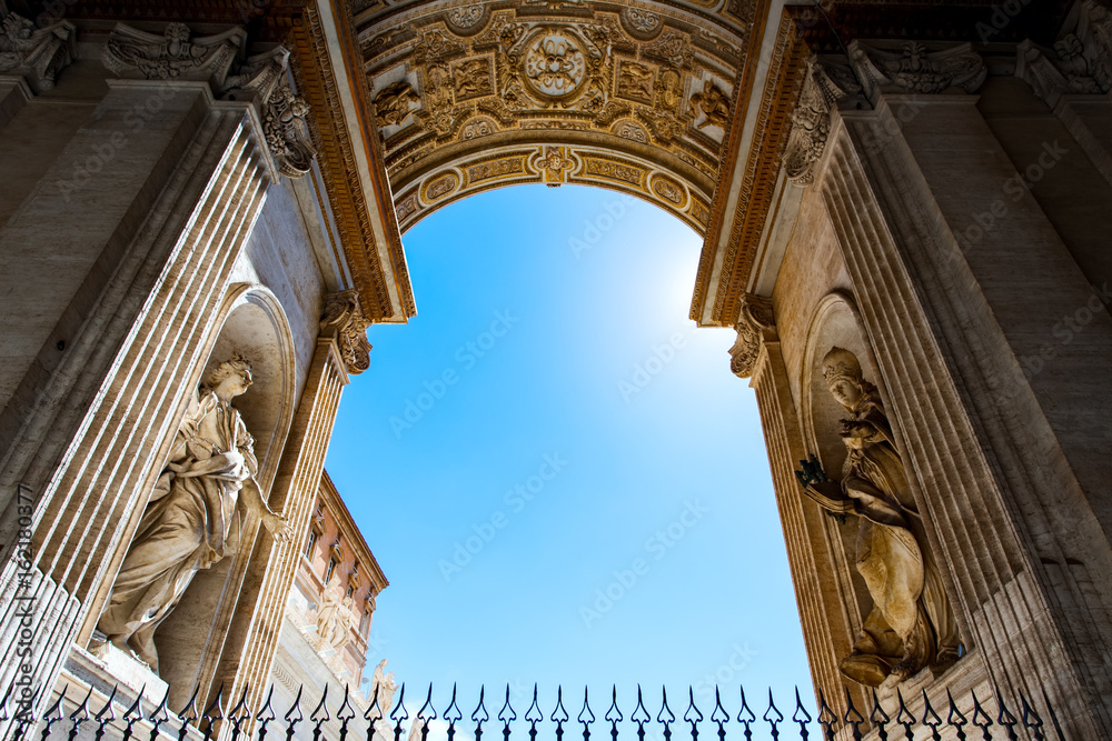 Fototapeta premium Detail of architecture Basilica di San Pietro