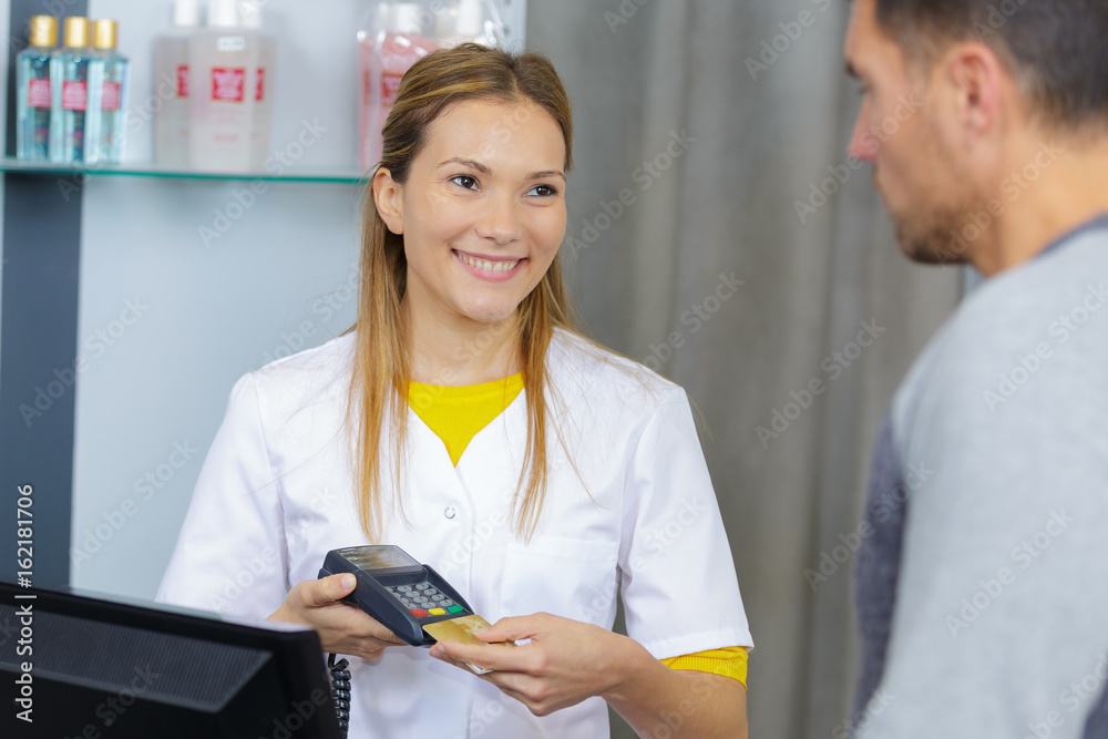 Obraz premium paying with card