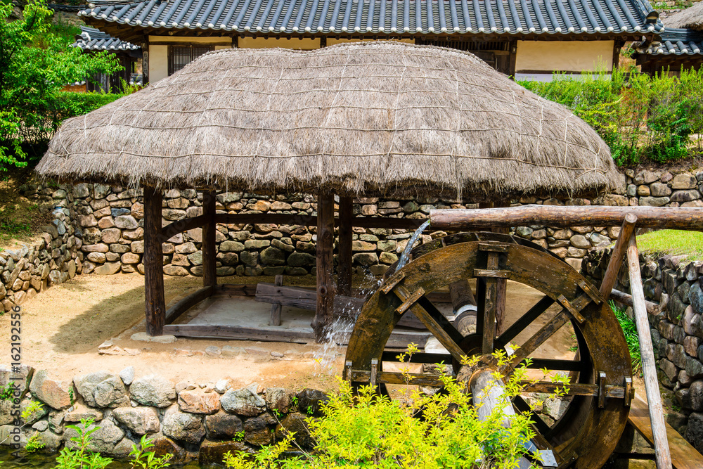 Obraz premium South Korea's ancient waterwheel in Andong Folk Village