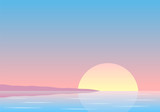 Sonnenuntergang über dem Meer mit Küste