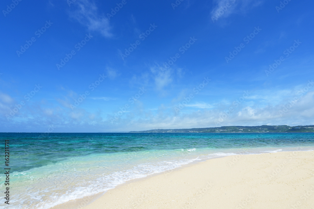 沖縄の美しい海とさわやかな空