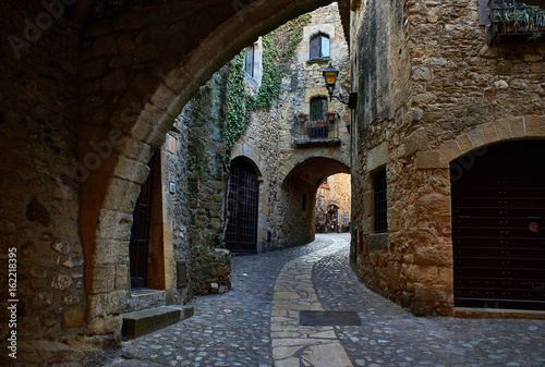 Doorgang of Carrer Major street in the medieval historic downtown of Pals. Bajo Ampurdan  Girona  Catalonia  Spain.