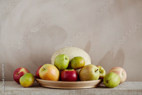 Apples and melon on tray.
