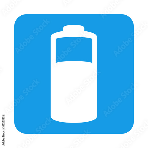 Icono plano pila electrica en cuadrado azul