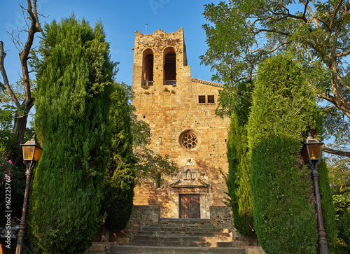 Sant Pere de Pals church, in the medieval historic downtown of Pals. Bajo Ampurdan, Girona, Catalonia, Spain.