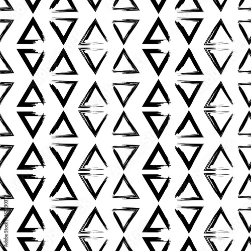 Seamless vector black and white background of hand drawn triangles. Lines textures of pen. Textile rapport.
