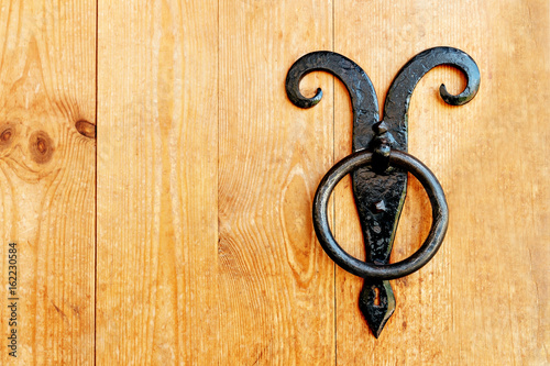 Fotografie wooden door gate with a forged handle ring
