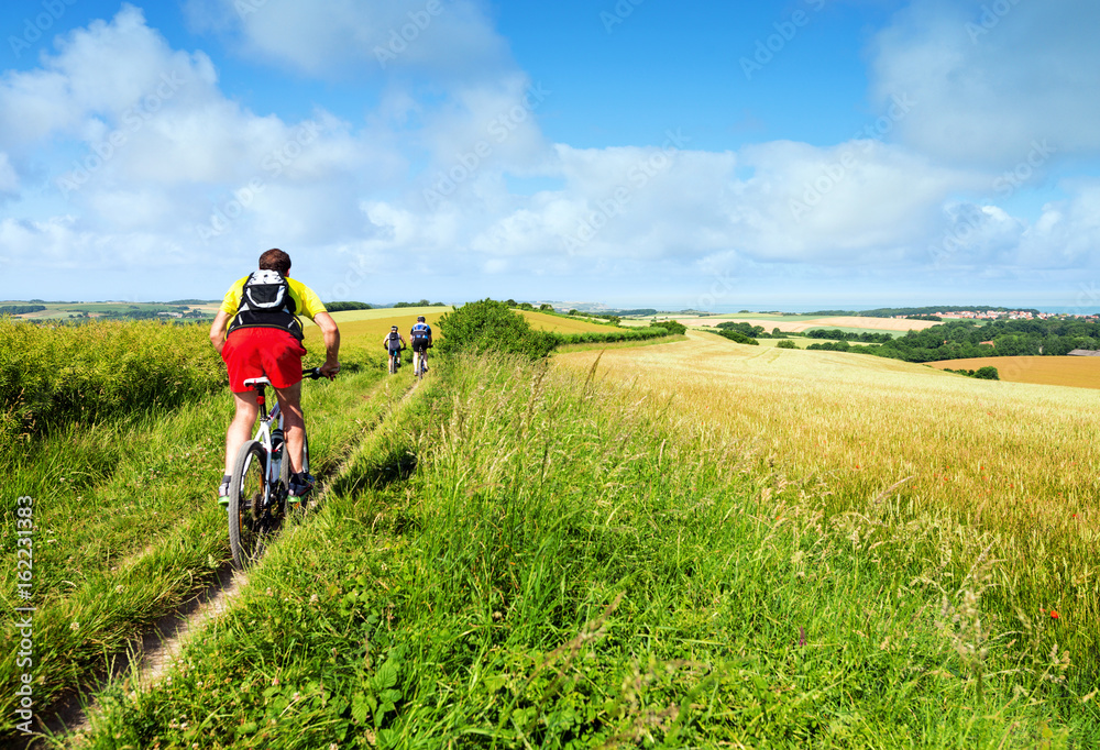 Fototapeta premium vtt dans les chemins de campagne