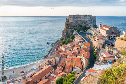 Fototapeta Naklejka Na Ścianę i Meble -  Scilla, Calabria. Ruffo Castle and cityscape