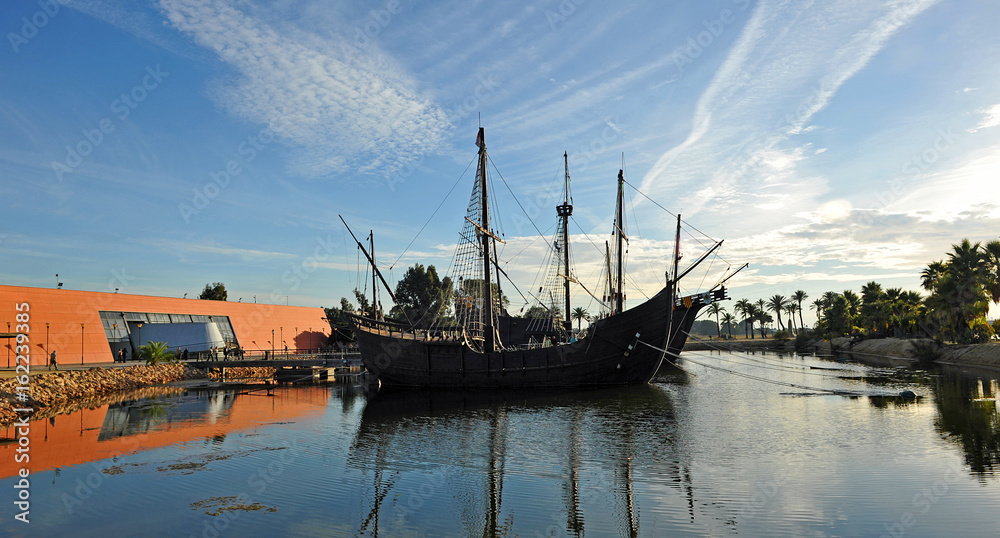 Las carabelas de Cristóbal Colón en el Puerto de Palos, España Stock Photo  | Adobe Stock