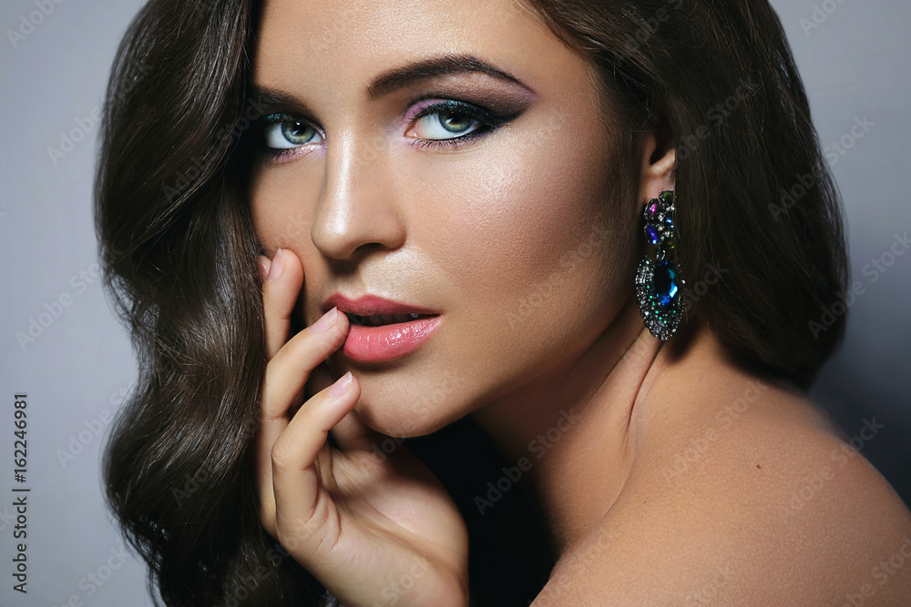 Fototapeta premium Gorgeous woman with beautiful a make-up and hairstyle