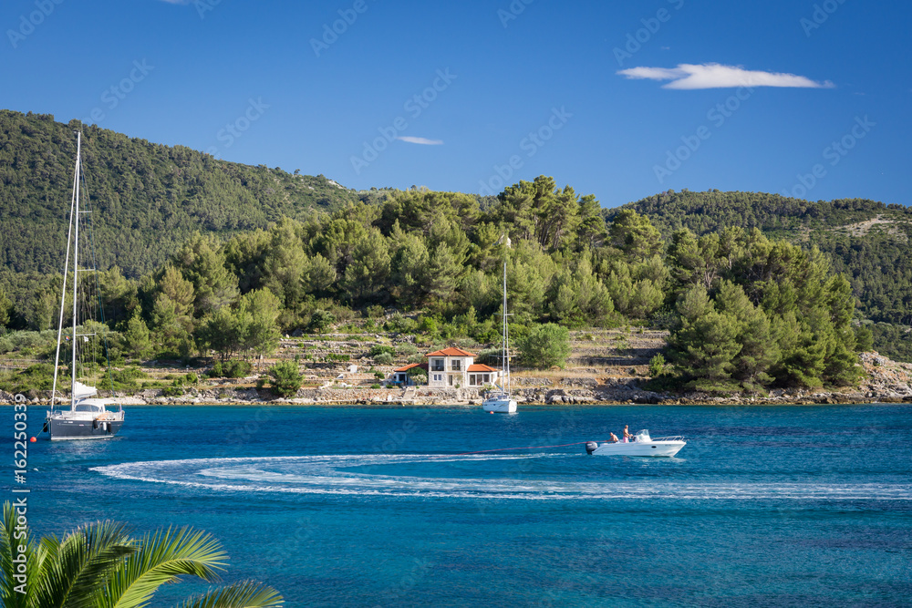 Obraz premium Yachts on blue lagoon bay at Croatia