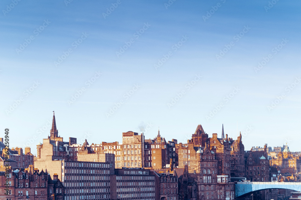 Obraz premium Street view of Historic Old Town Houses in Edinburgh, Scotland