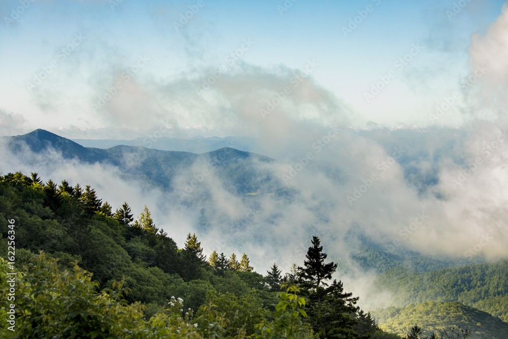 Obraz premium Great Smoky Mountains as seen from the Blue Ridge Parkway