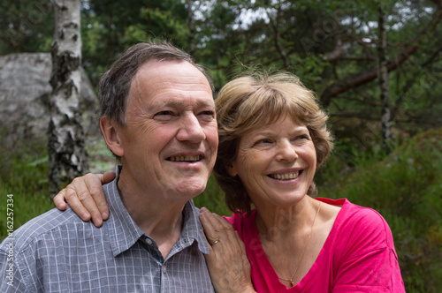 Couple de retraités heureux
