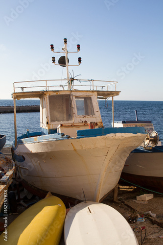 Schiff im Hafen