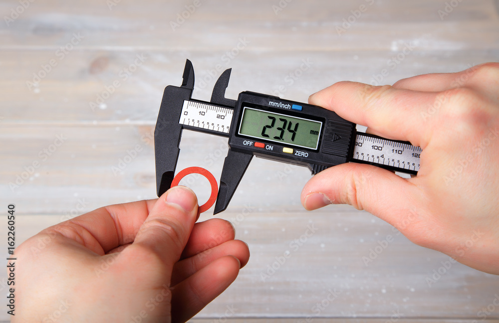 Measurement of the diameter of the gasket using a digital caliper Stock