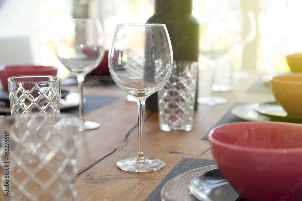 Fototapeta premium plate setting on dining table at home