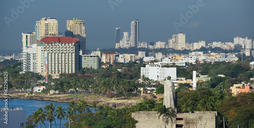 Obraz na płótnie Santo Domingo waterfront, shoreline and shyline - Dominican Republic - Caribbean tropical island w salonie