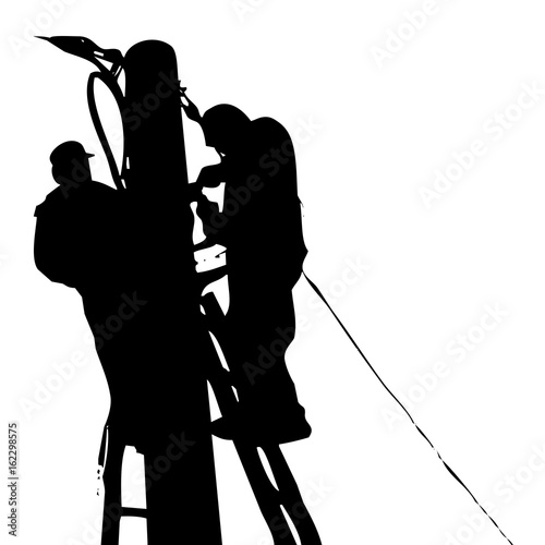 arreglando el poste del telefono