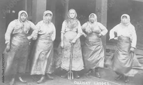Wigan 'Colliery Lasses'. Date: 1900 photo