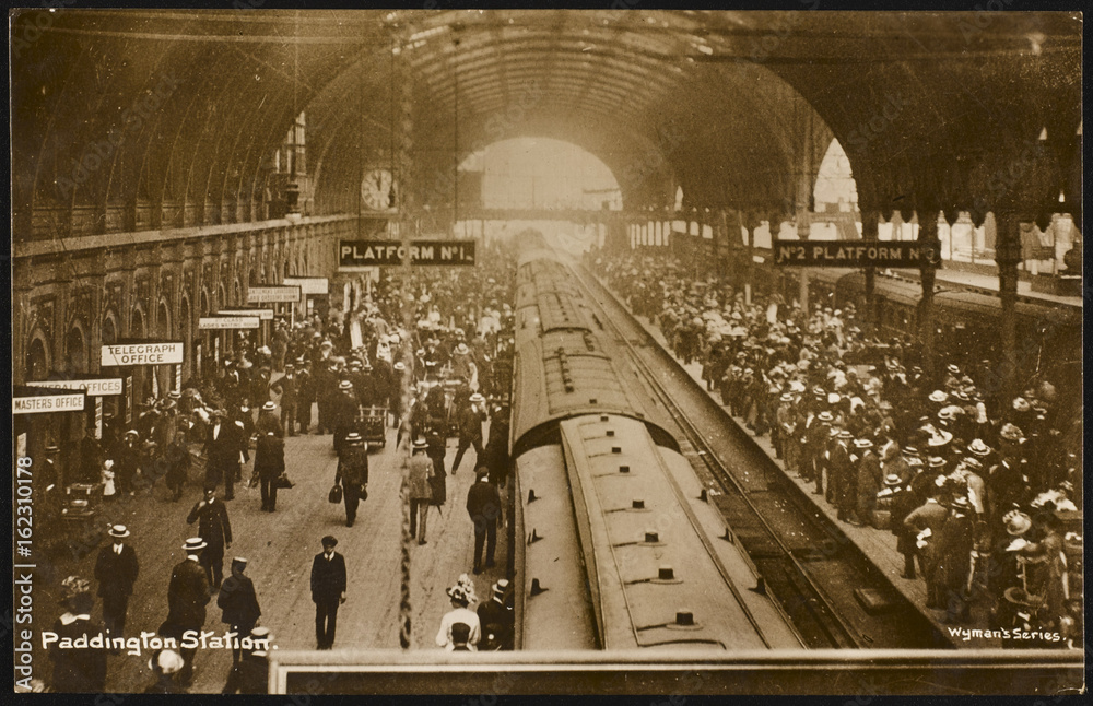 Obraz na plátně Paddington Platforms 2. Date: circa 1905
