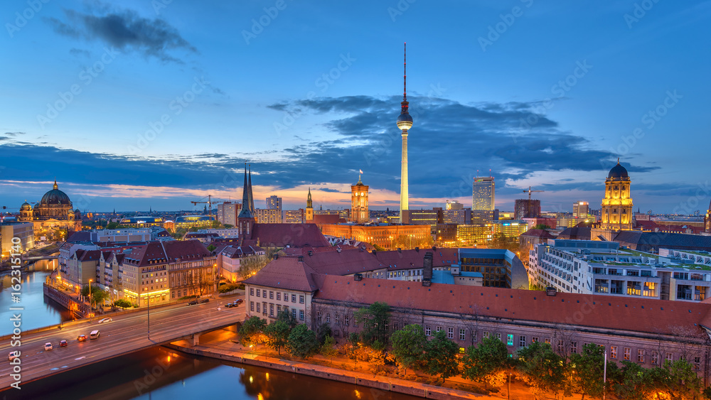 Fototapeta premium Berlin panorama city skyline when sunset at Spree River, Berlin, Germany