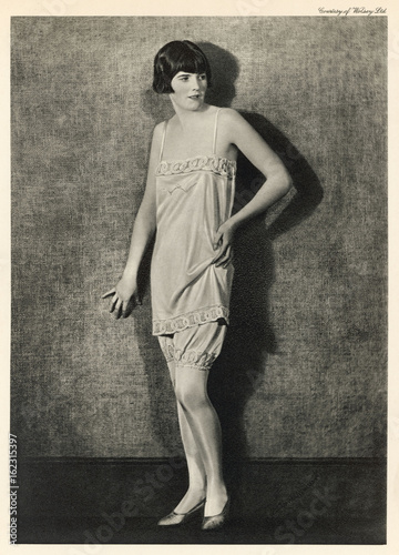Chemise - Knickers 1920. Date: 1929