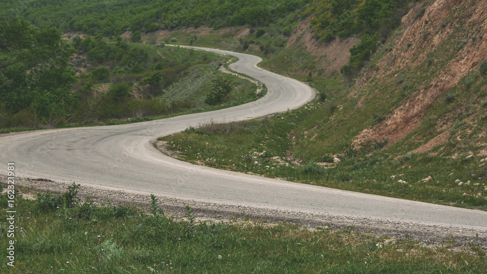 Obraz premium Winding mountain road