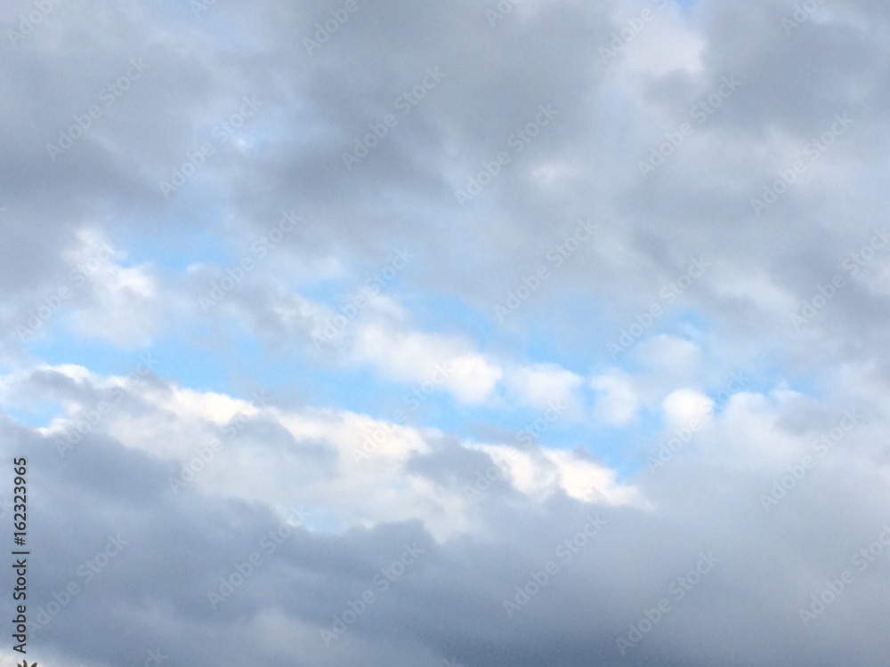 Lichtblick in Wolkendecke