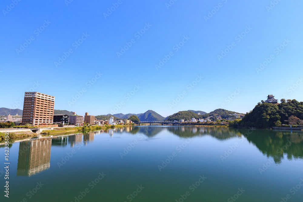 国宝 犬山城と木曽川 -現存天守12城のひとつ-
