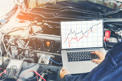 Foto Diagnostic machine tools ready to be used with car