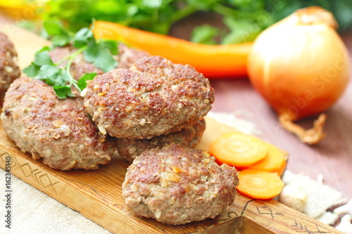 Cutlets with vegetables and herbs