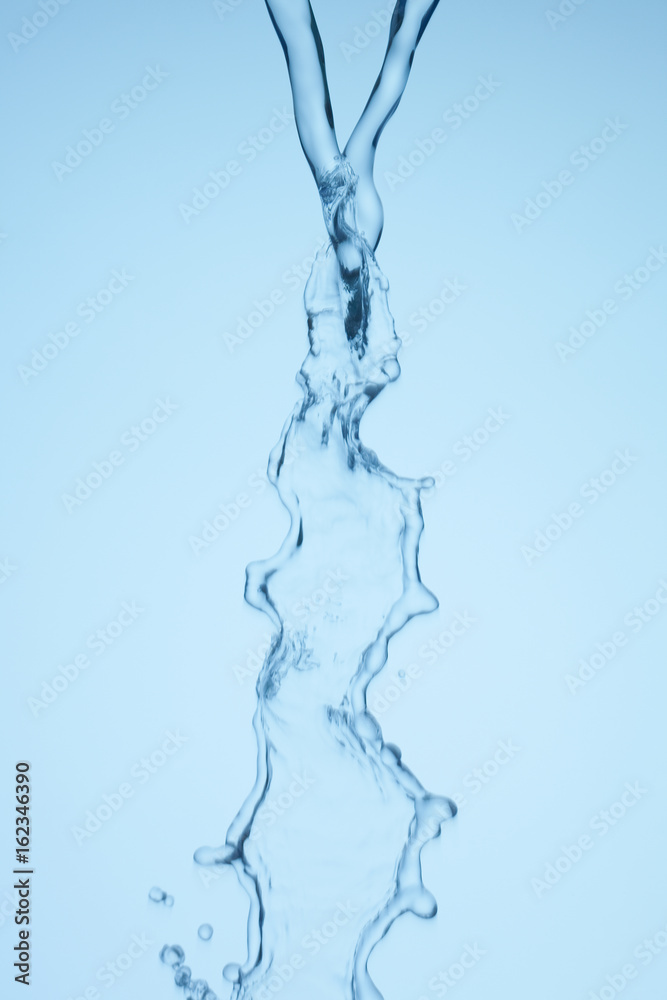 交差する水