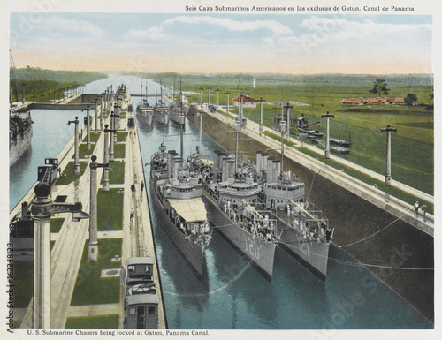 Canal - Panama - Gatun Lock. Date: circa 1915