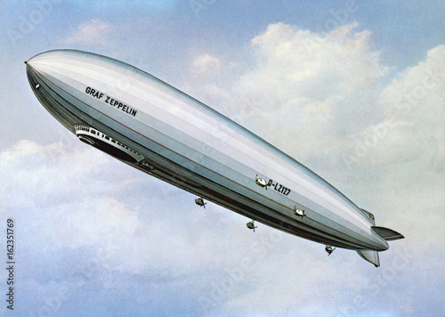 Fotomurale Zeppelin LZ 127 - Postcard. Date: 1928