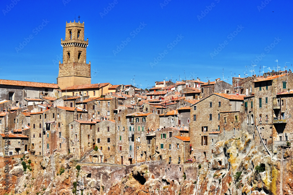 Obraz premium City of Pitigliano in the province of Grosseto in Tuscany, Italy