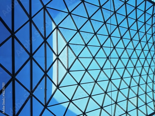 Glass roof pattern of triangular shapes