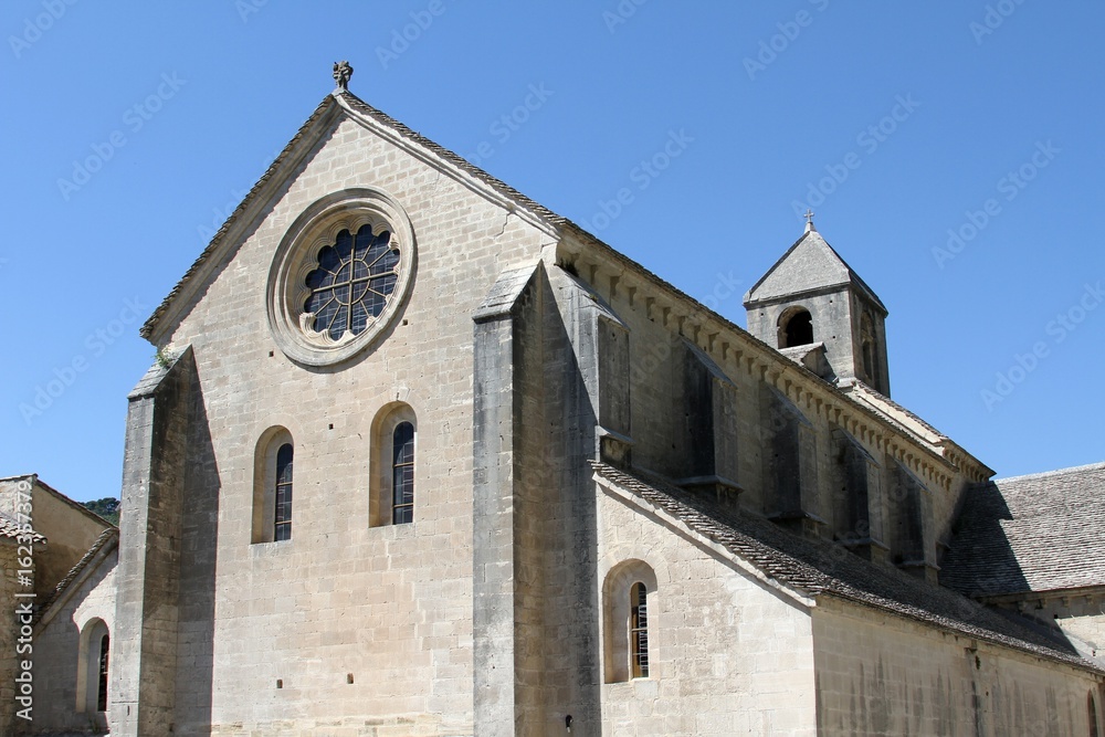 abbaye notre dame de Sénanque à Gordes dans le Vaucluse