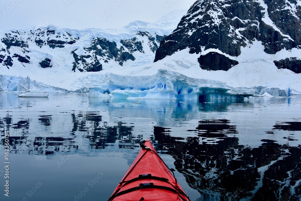 Fotografie Sea kayaking in Antarctica