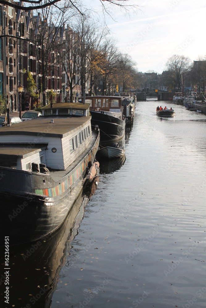 Naklejka premium Amsterdam Canal with boat