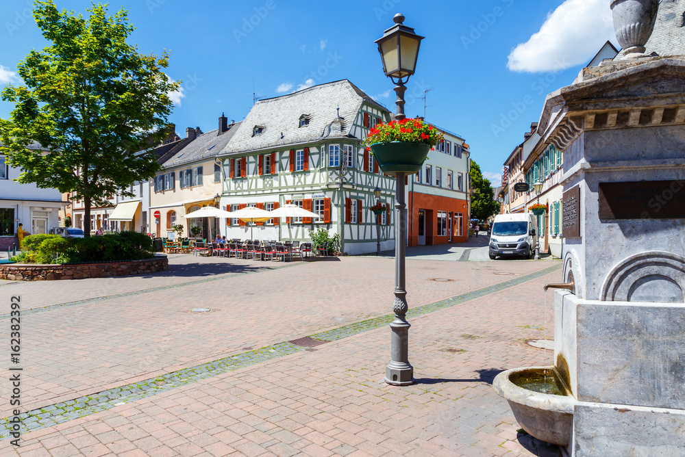 Naklejka premium Geisenheim, Bischof-Blum-Platz. 26. Juni 2017.