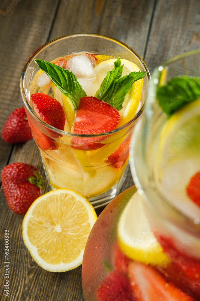Lemonade with lemon and strawberry, mint and ice