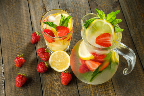 Lemonade with lemon and strawberry, mint and ice