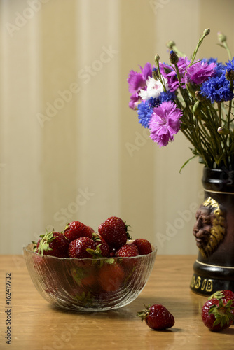 Wallpaper Mural Strawberries and flowers Torontodigital.ca