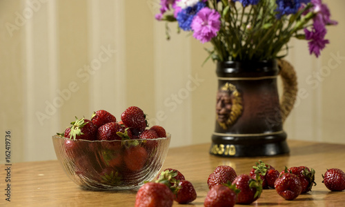 Wallpaper Mural Strawberries on the table Torontodigital.ca
