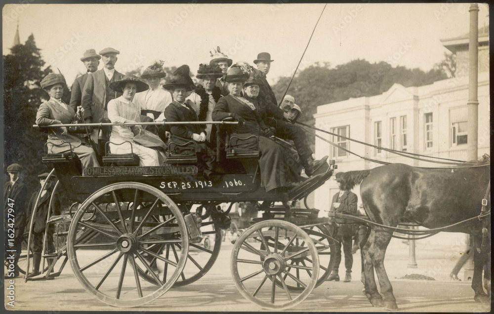 Naklejka premium Horse Drawn Excursion. Date: 1913